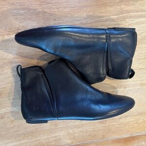Born Black Leather Ankle Boots size 10